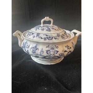 Blue Danube Blue onion round covered dish 10.5" Rectandle backstamp